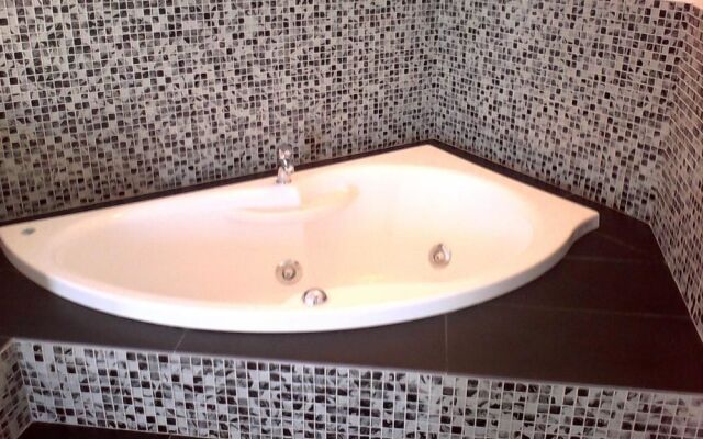 Queen Boutique Suites