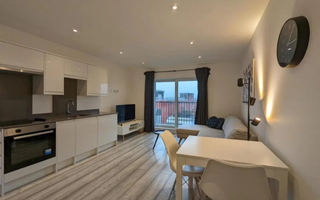 Hounslow Apartments by Charles Hope