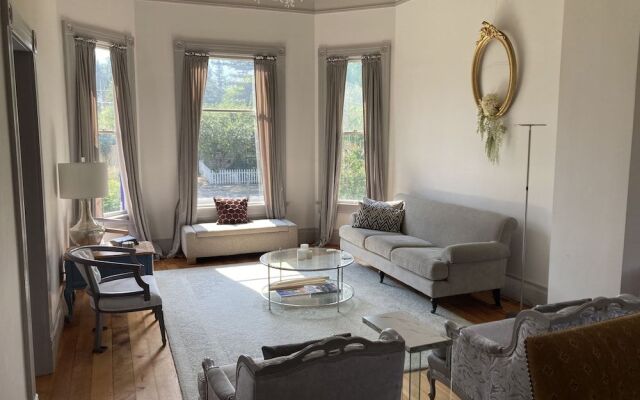 Barclay Klum House by WanderLodges