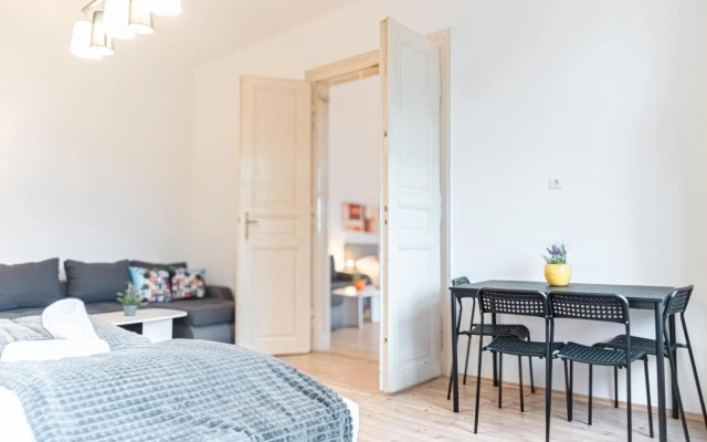 attractive 2BR Apt. Near AKH- Ideal for Longstays