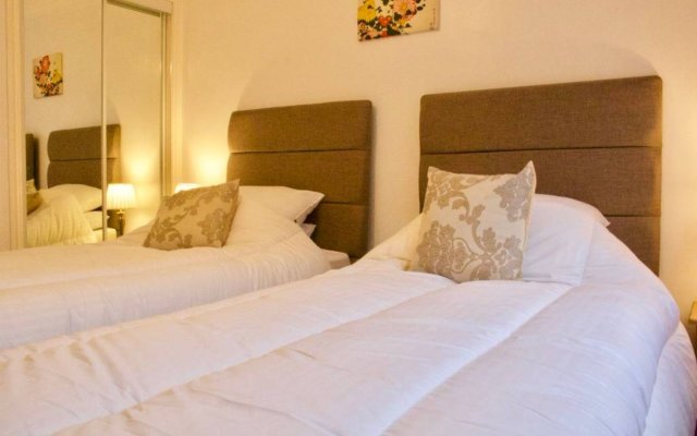 2 Bedroom Flat Near Holyrood Park Sleeps 4