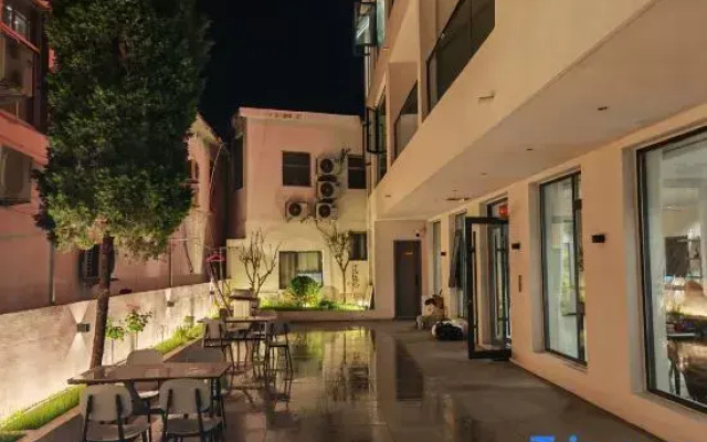Jiujue Homestay