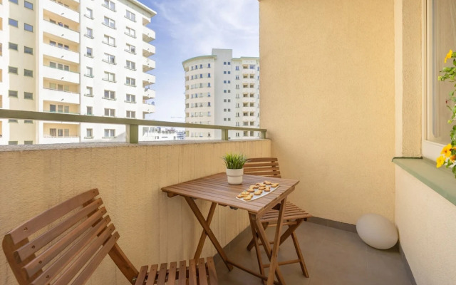 Cozy Apartment With Balcony by Renters