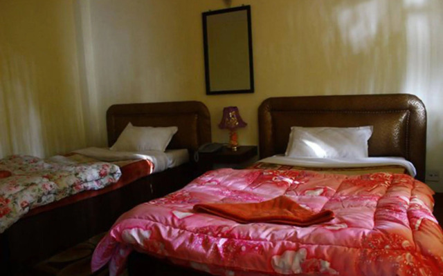 Hotel Holy Temple Tree
