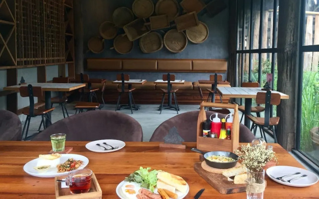 Ngeeb Bed & Breakfast