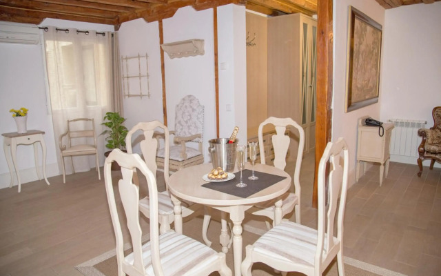 Oriente Palace Apartments