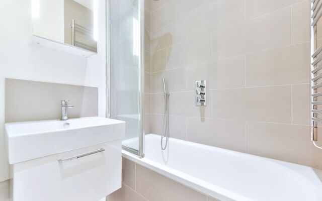 NEW Sleek and Smart 2BD Flat in Fulham/Chelsea