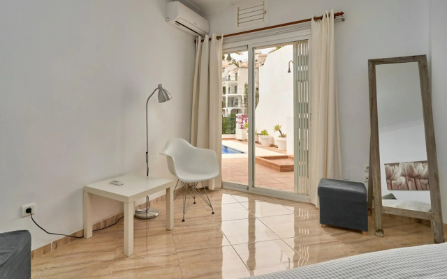 Apartment with private pool