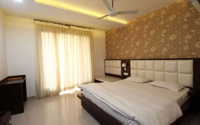 OYO 8095 Hotel Taj Castle