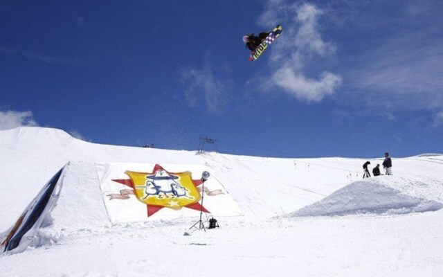 Plush Apartment in Les Deux-alpes With Balcony