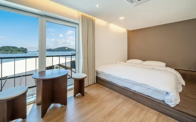 Changwon 055 Poolvilla