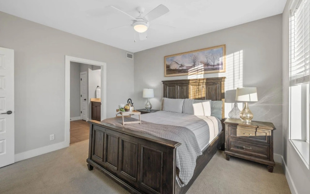 Pulse - Minutes to Broadway - Sleeps 6