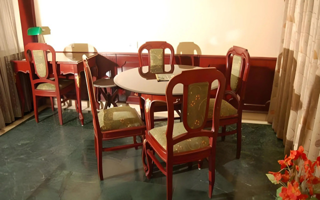 Hotel Diplomat Residency
