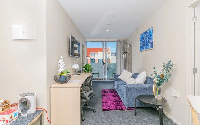 2 Bedroom Apt with City-view in Waldorf Tetra (Tetra 1105) – Guest Rooms – Auckland
