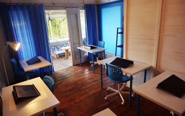 Salon de Nomad Gili T.