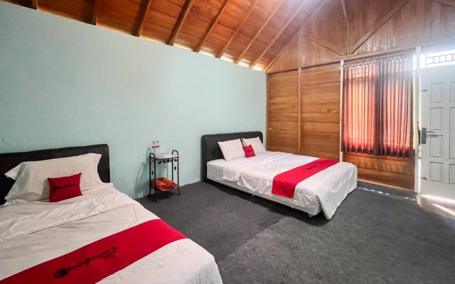 RedDoorz @ Villa Waterfun Favour Pagar Alam – Guest Rooms – Pagar Alam