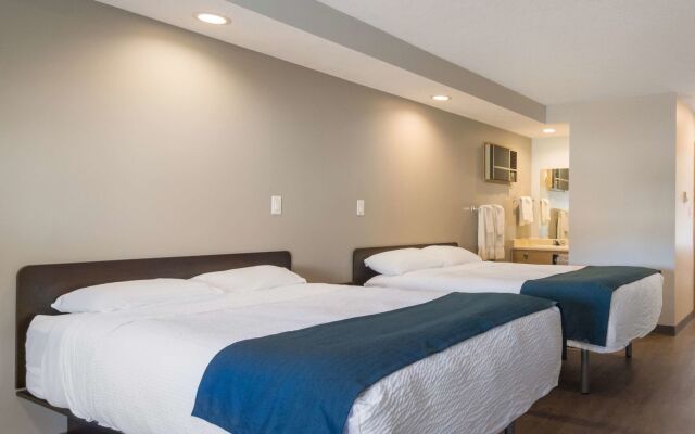 Motel 6 Victoria Airport Saanichton