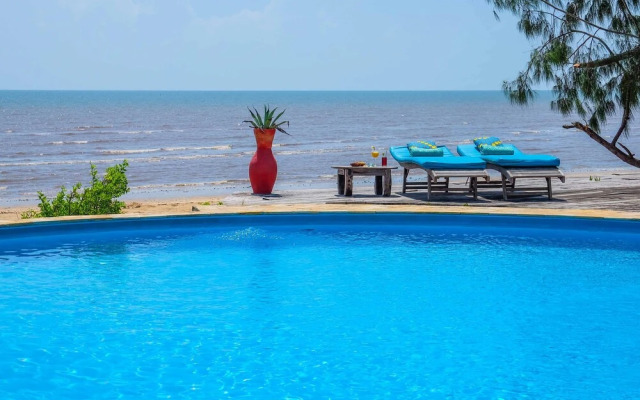 Saadani Safari Lodge - bush, river, beach