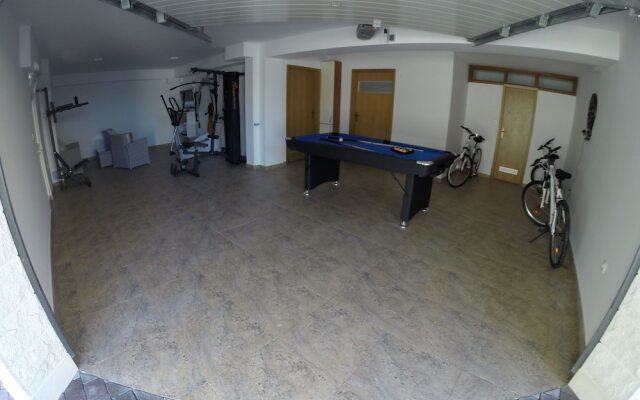 Majestic Villa in Okrug Donji With Swimming Pool