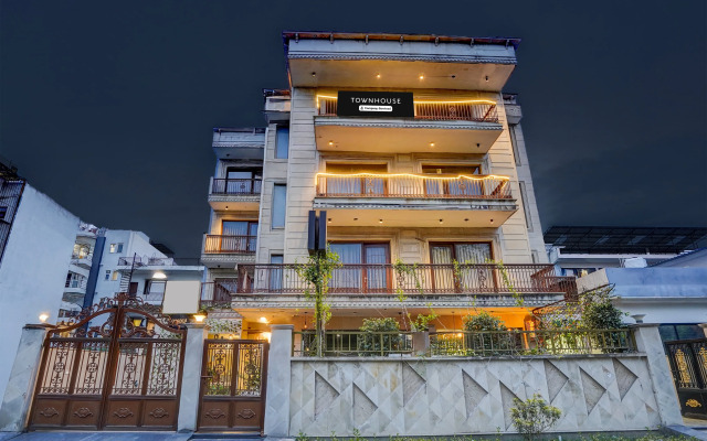 Townhouse Oak Sector 47 Near Medanta