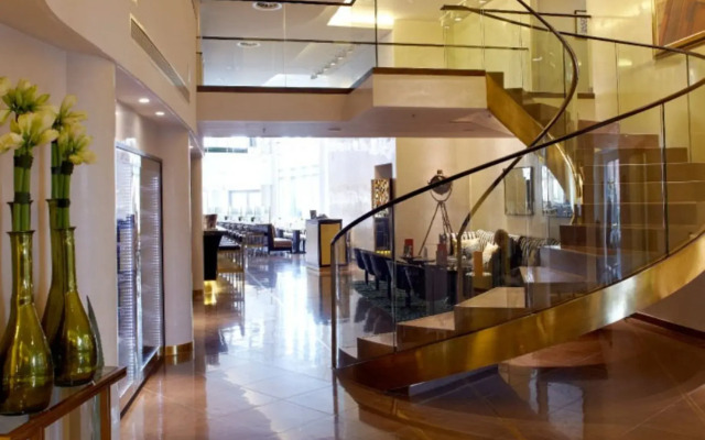 Crowne Plaza London - Battersea