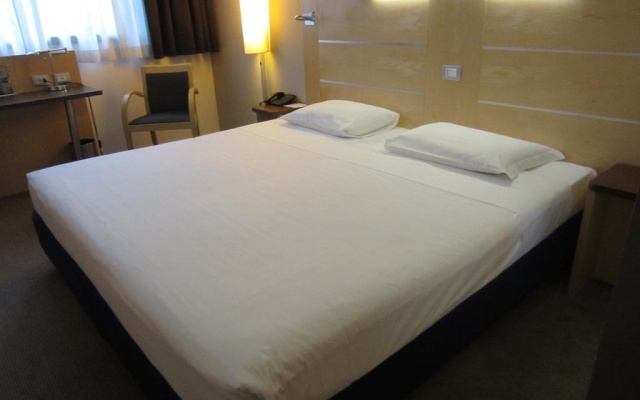 Standard Double room (full double bed) (bed type is subject to availability)