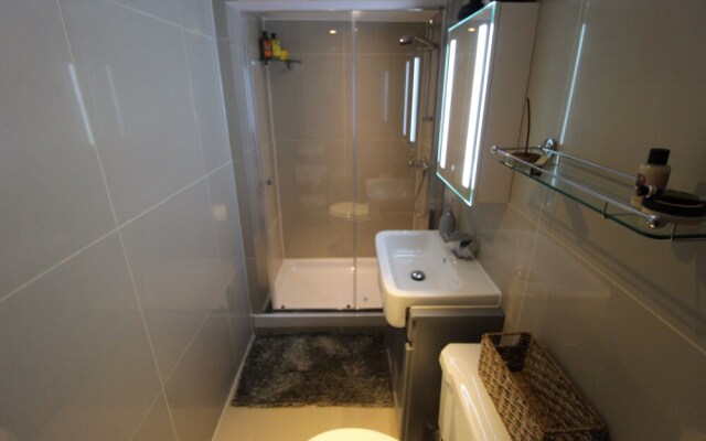 Beautiful Cosy 1 Bedroom Basement Apartment
