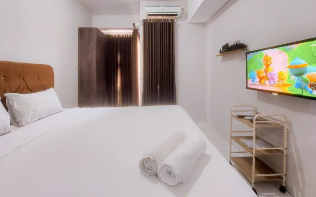 Chic And Cozy Studio Apartment At Amazana Serpong