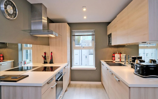 Stylish Home Near Aberdeen Station