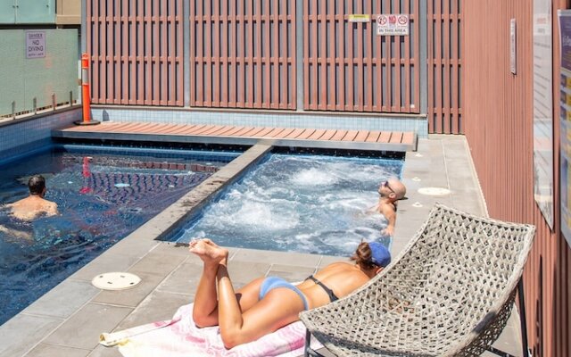 Fitzroy lifestyle 1 bed with pool, spa, sauna & gym