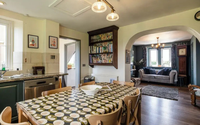Gorgeous Rural 4BD Farm With Hot Tub