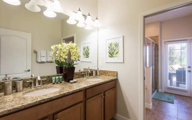 1401 Moonvalley Drive