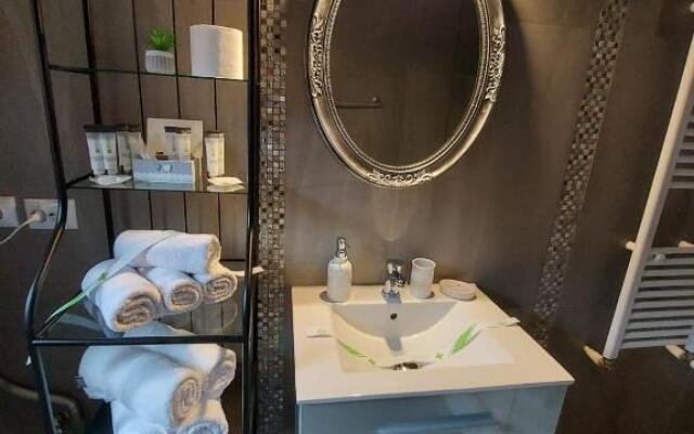 Apartament Andy Busteni 30 m de partie