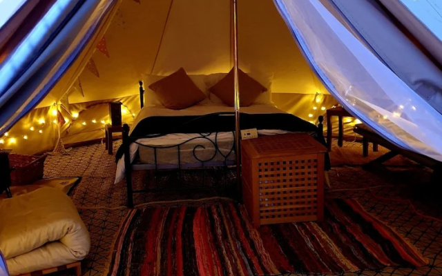 5m xl Bell Tent With log Burner, Near Whitby