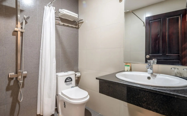 Phuong Dong Hotel & Apartment