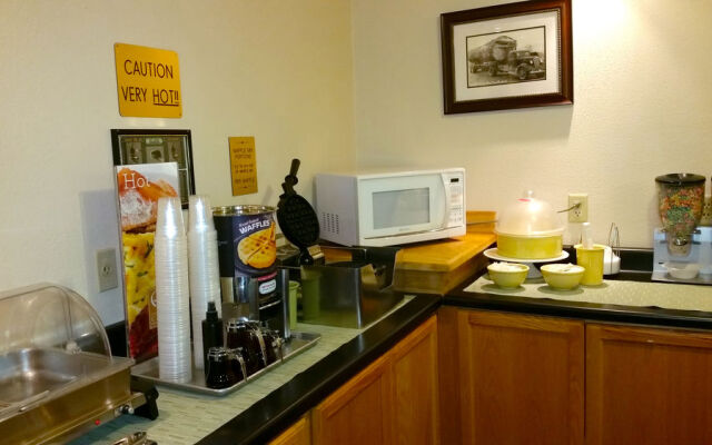Quality Inn & Suites Redwood Coast