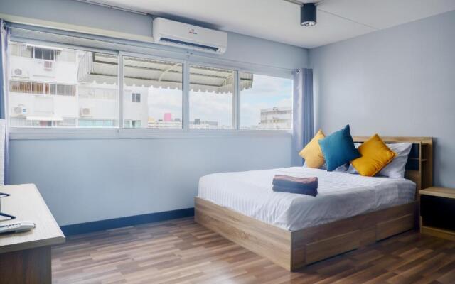 Bangkok Impact Popular Comdominium