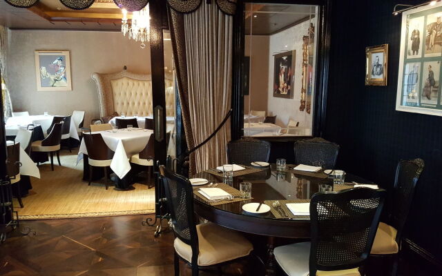 Windsor Arms Hotel