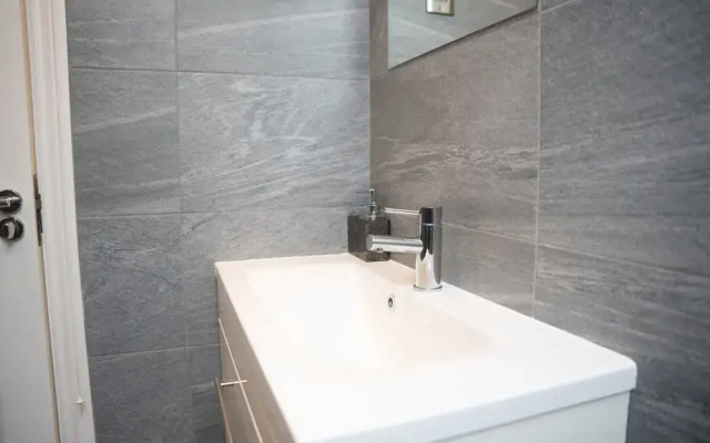 Host Stay Oriel Close