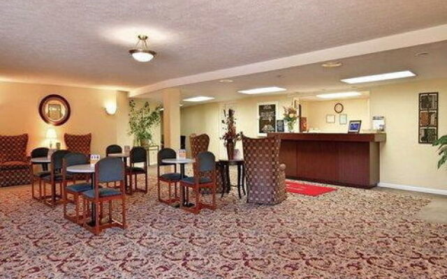 Econo Lodge Inn & Suites Groton