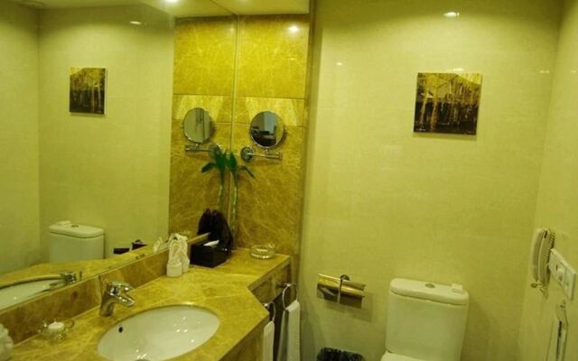 Gold Riverside Hotel