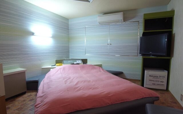 Hotel Tee (Adult Only)