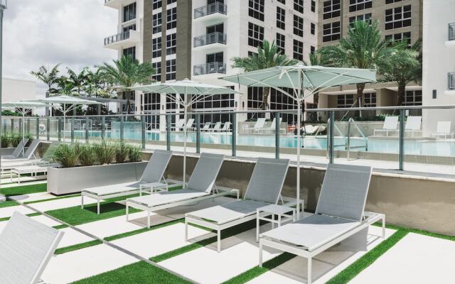 Tucker at Palmer Dadeland Miami
