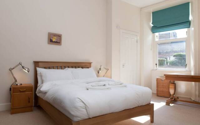2 Bedroom Flat By The Sea