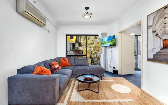 Oversized East Perth 2BR Pool Gym Parking