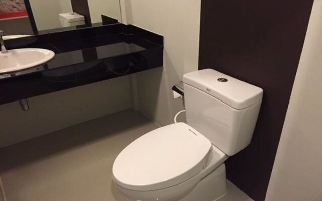 The Zell Budget Hotel Buriam