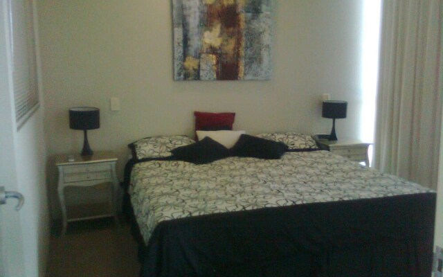 Grand Hotel Apartments Gold Coast by owner