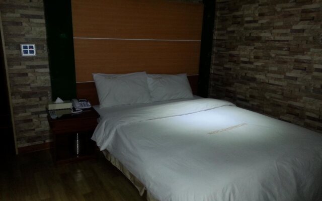 Golden Park Motel