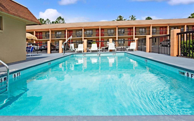 Super 8 by Wyndham Livermore