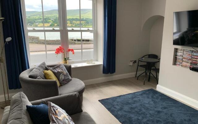 Luxurious Fully-equipped Seafront Apartment